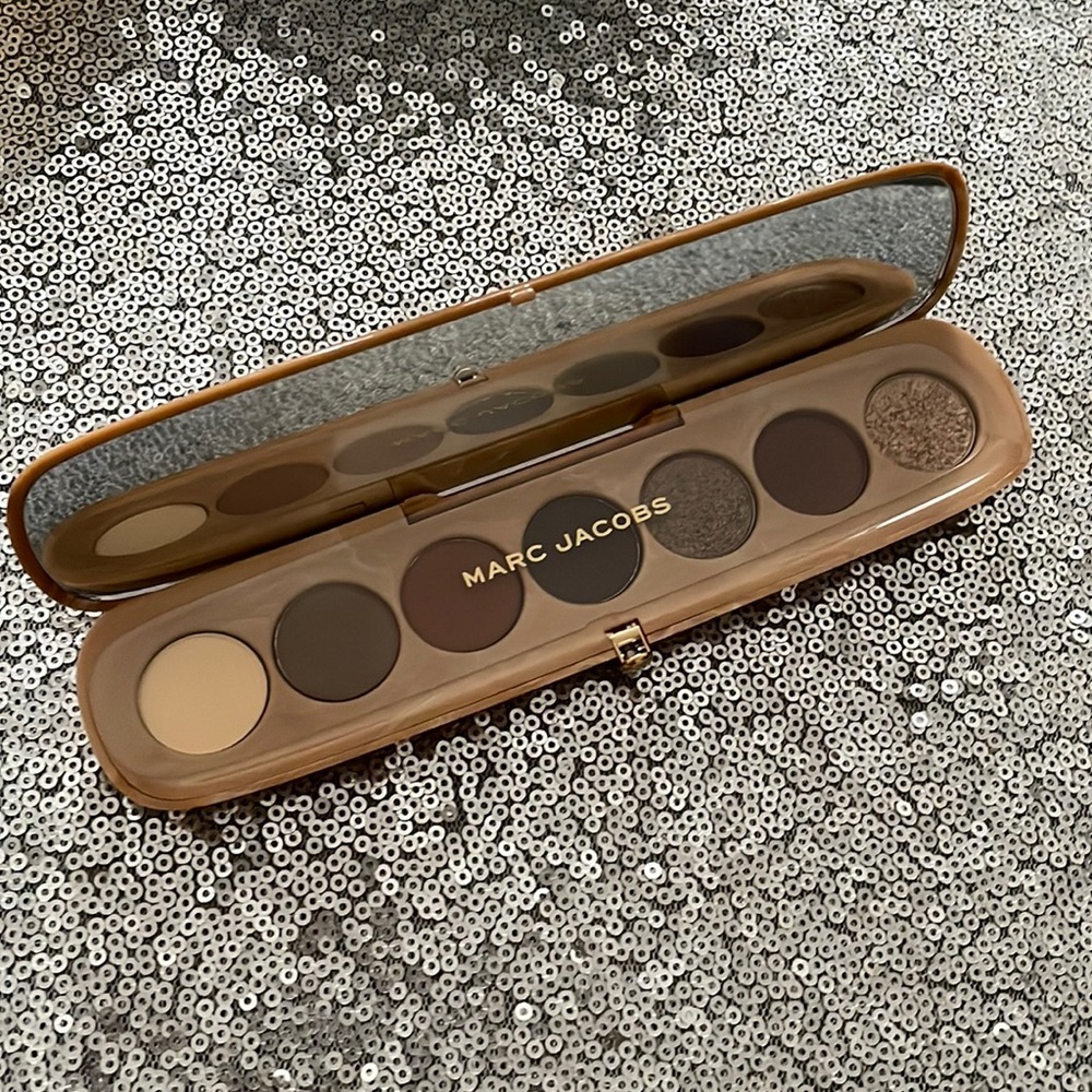 Brand new Marc Jacobs fine grind